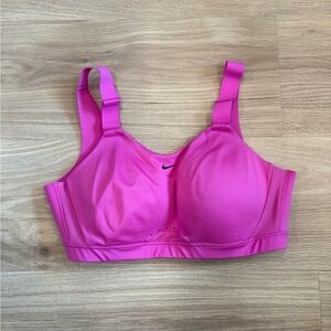 Nike Women’s Alpha Sports Bra Fuchsia Size Large- never worn